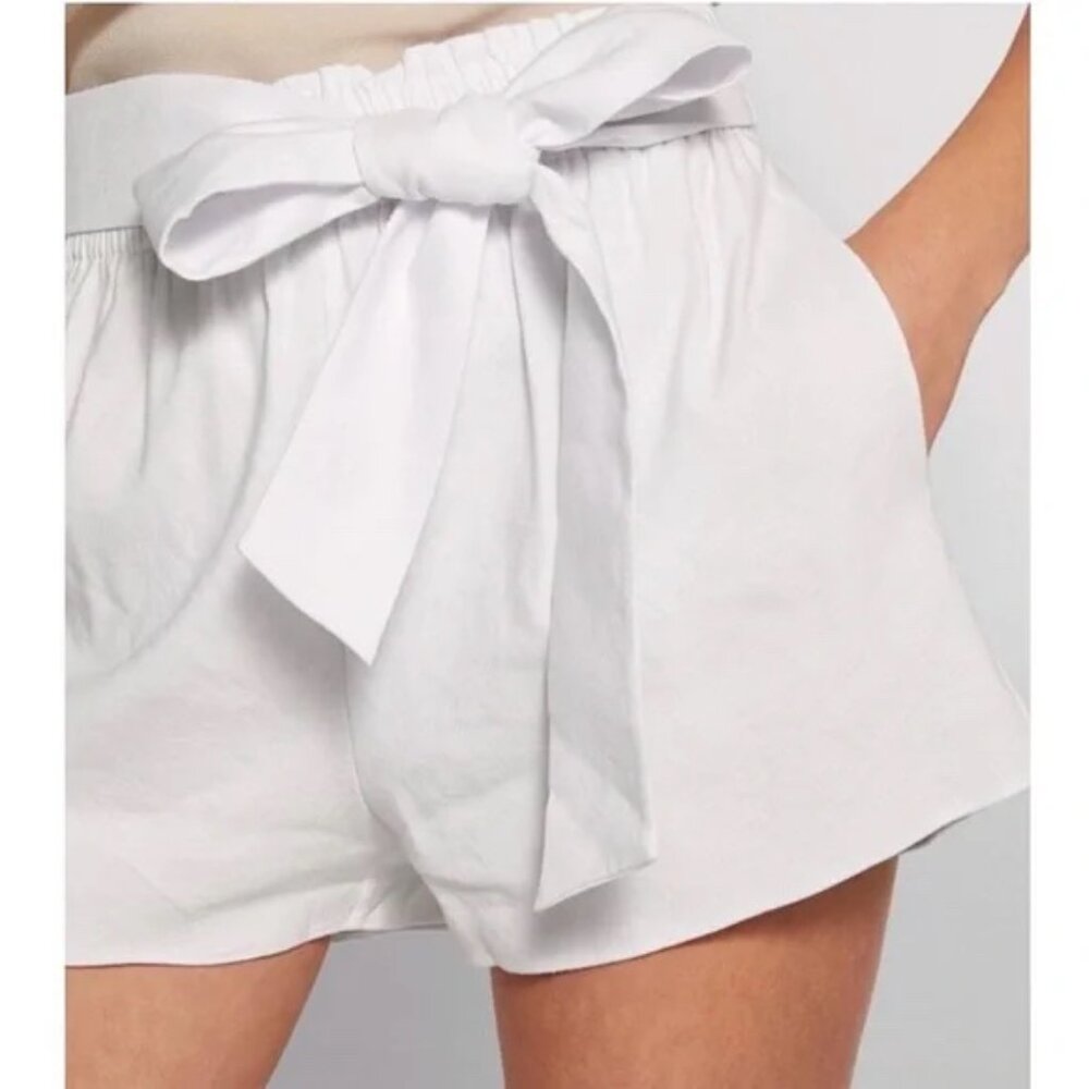 Alice & Olivia White Linen Shorts w/ Tie Belt - XS